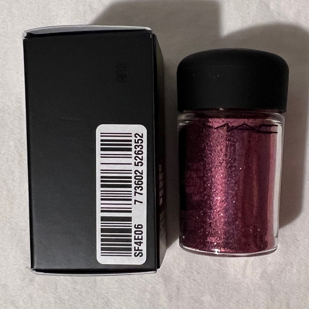 ✨NIB✨ MAC COSMETICS Loose Pigment in Rose. A rosy shade with copper sparkles - Picture 4 of 8